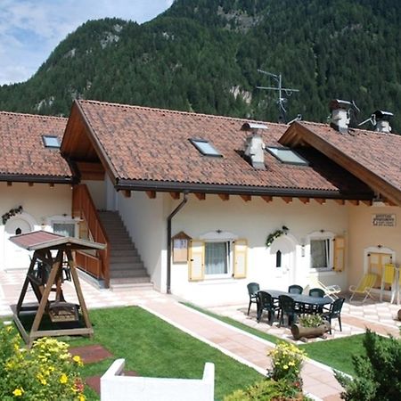 Residence Le Rose Pozza di Fassa Luaran gambar