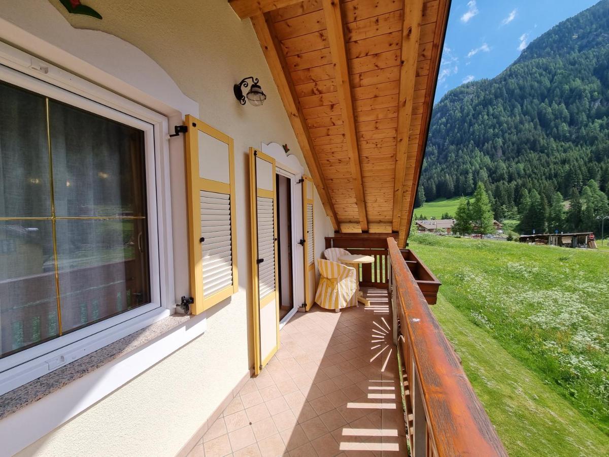 Residence Le Rose Pozza di Fassa Luaran gambar